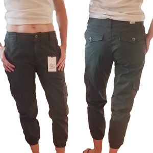 skinny capri trousers